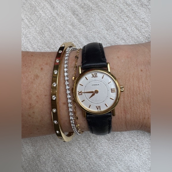 COACH Vintage Gold Round Watch - Picture 8 of 9